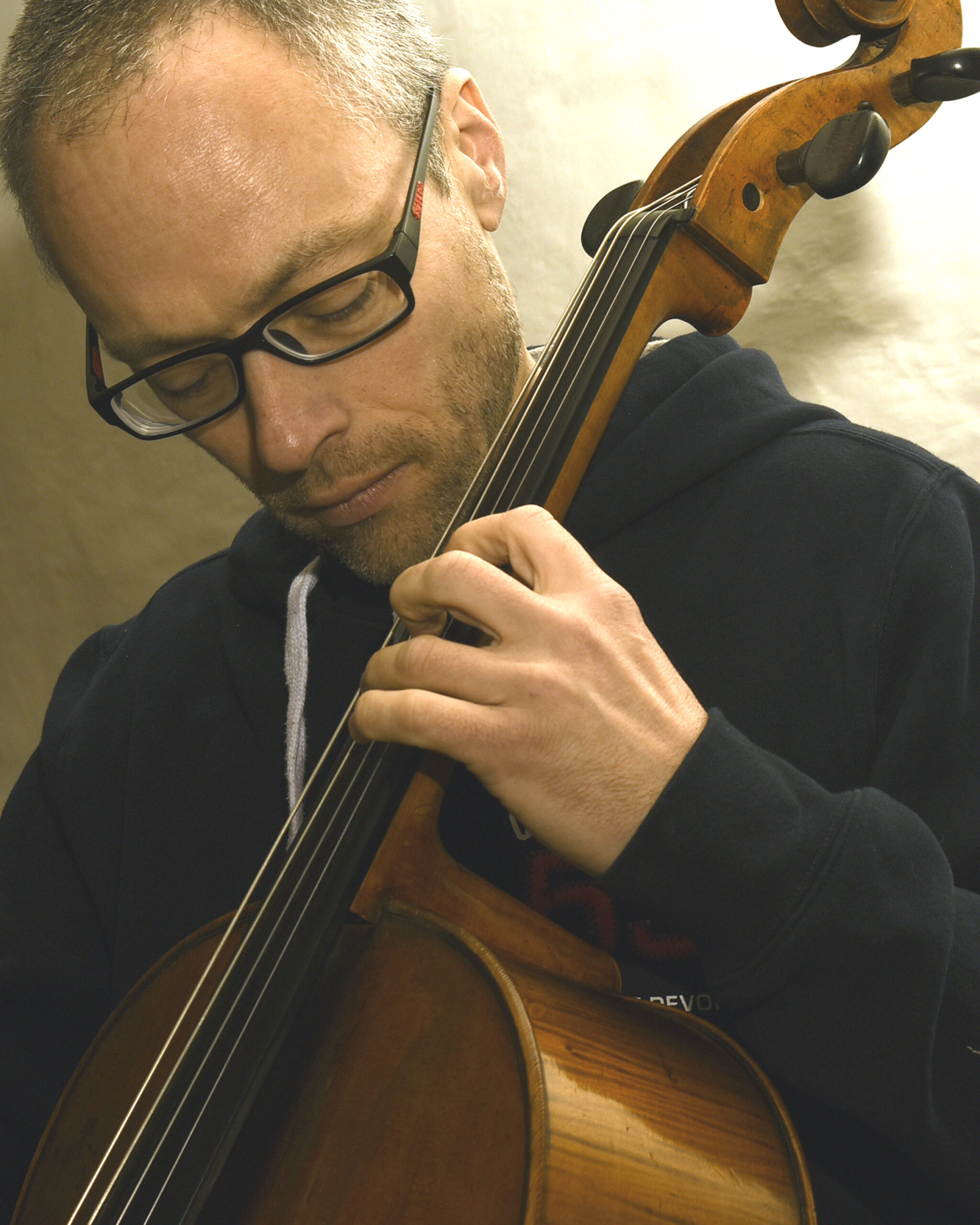 promo cello photo